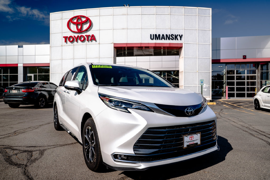 2026 Toyota Sienna Platinum Minivan/Van