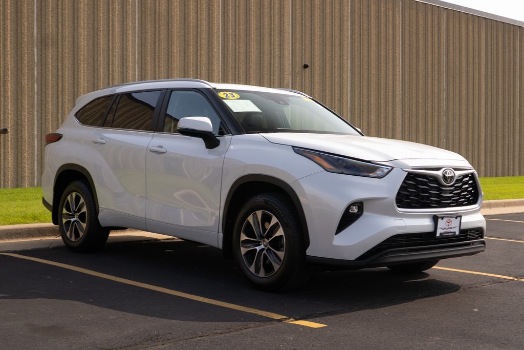 Certified 2023 Toyota Highlander XLE with VIN 5TDKDRBH1PS507548 for sale in Milwaukee, WI