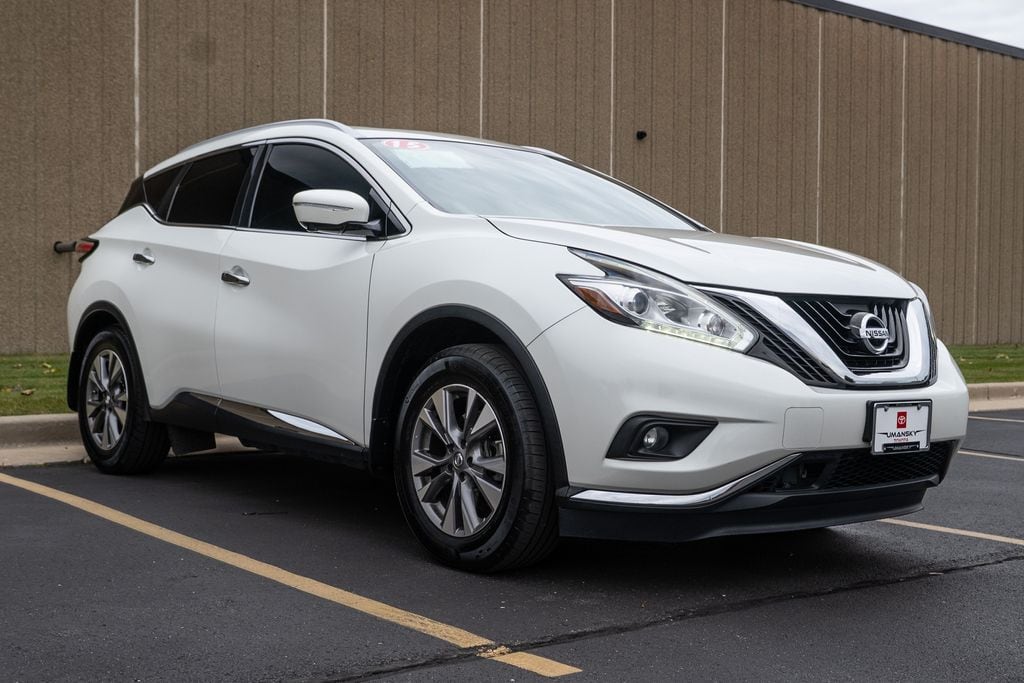Used 2015 Nissan Murano SL with VIN 5N1AZ2MH2FN245881 for sale in Glendale, WI