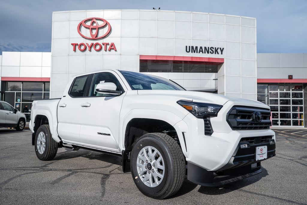 2025 Toyota Tacoma SR5's photo