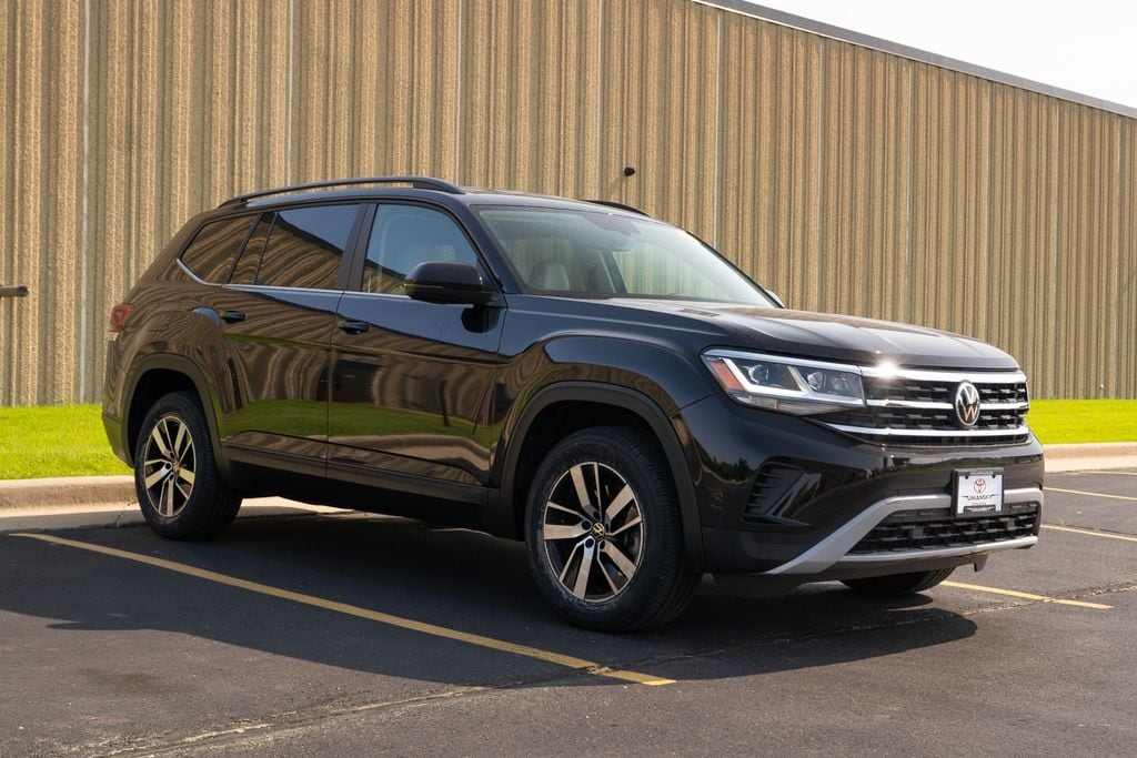 Used 2021 Volkswagen Atlas SE with VIN 1V2LP2CA3MC582154 for sale in Milwaukee, WI