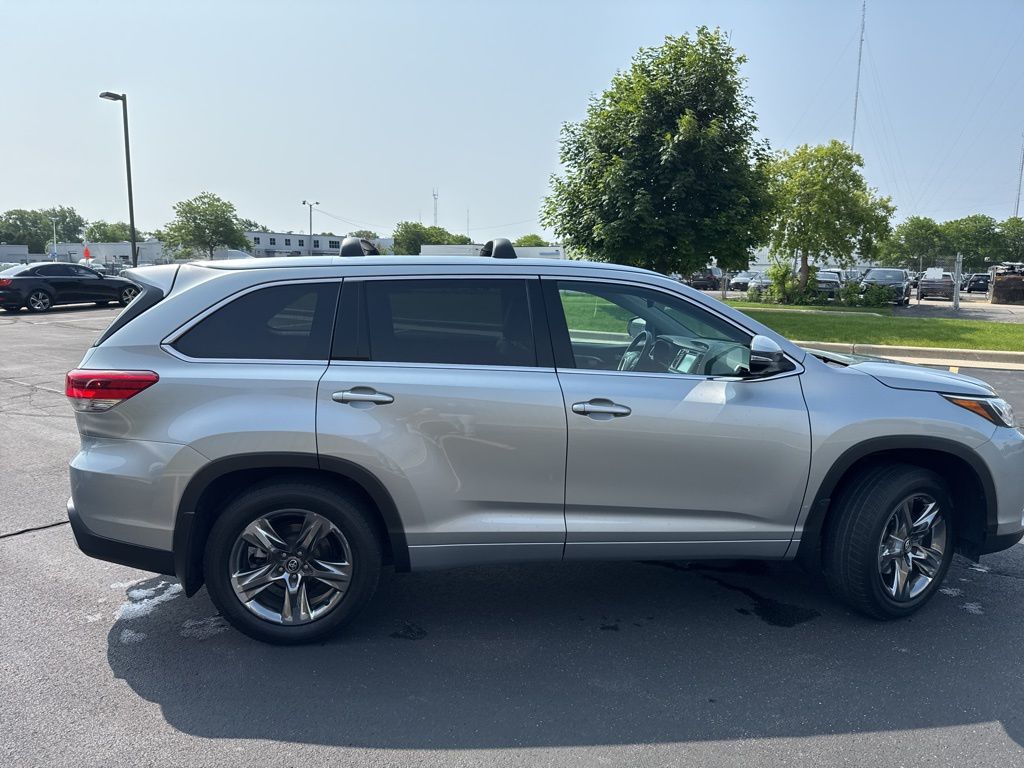 Used 2017 Toyota Highlander Limited Platinum with VIN 5TDDZRFH9HS474675 for sale in Milwaukee, WI