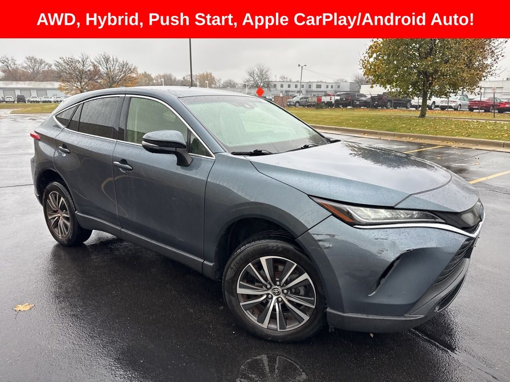 2022 Toyota Venza LE's photo