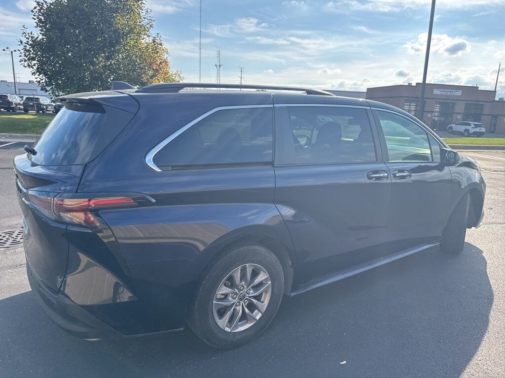 Used 2023 Toyota Sienna XLE 8 Passenger Van Passenger Van