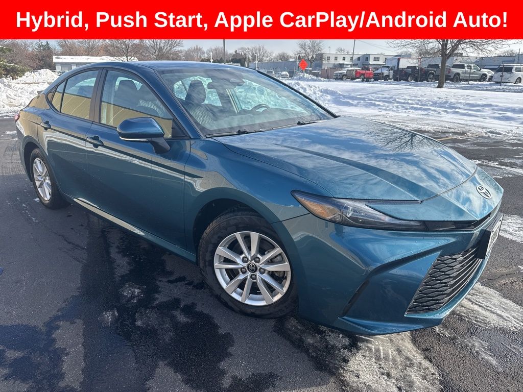2025 Toyota Camry LE's photo