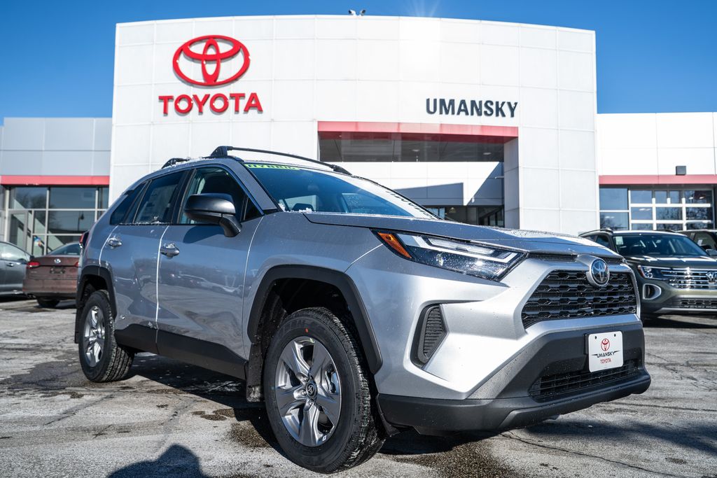 2025 Toyota RAV4 LE's photo