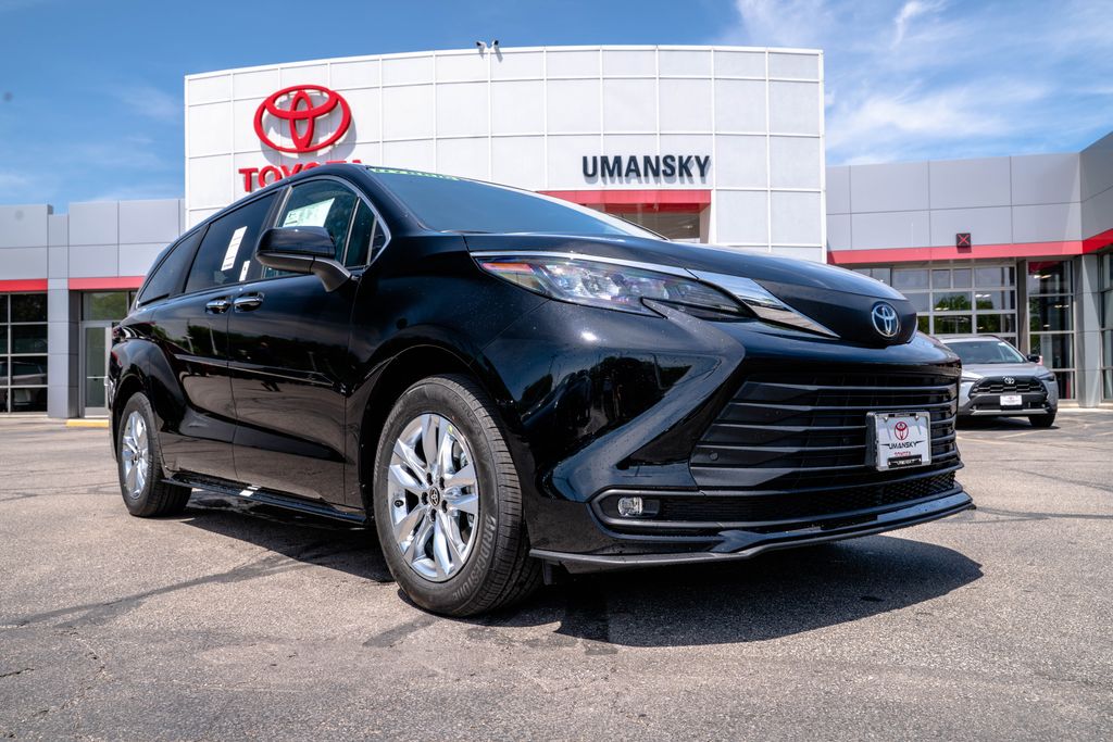 2026 Toyota Sienna XLE 8-Passenger Hybrid FWD's photo