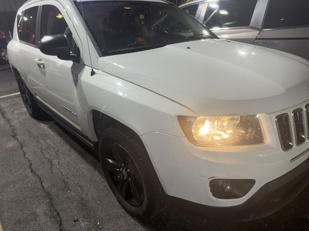 2016 Jeep Compass Sport's photo