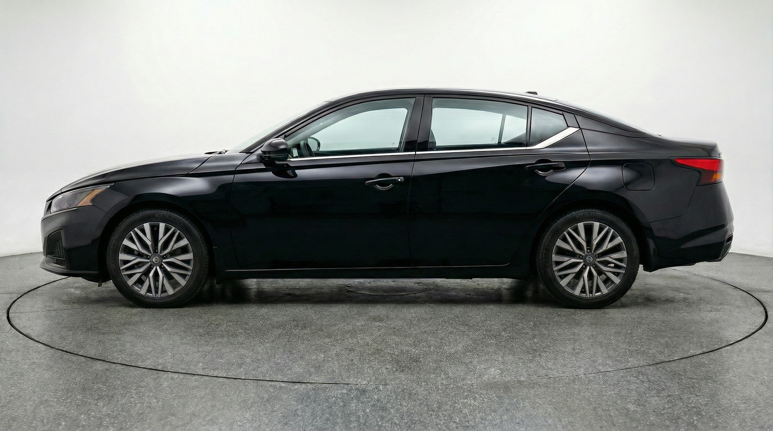 Thumbnail: 2025 Nissan Altima - 4