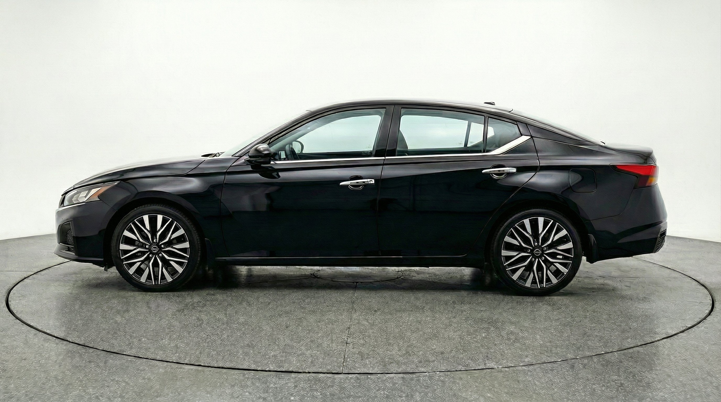 Thumbnail: 2025 Nissan Altima - 10