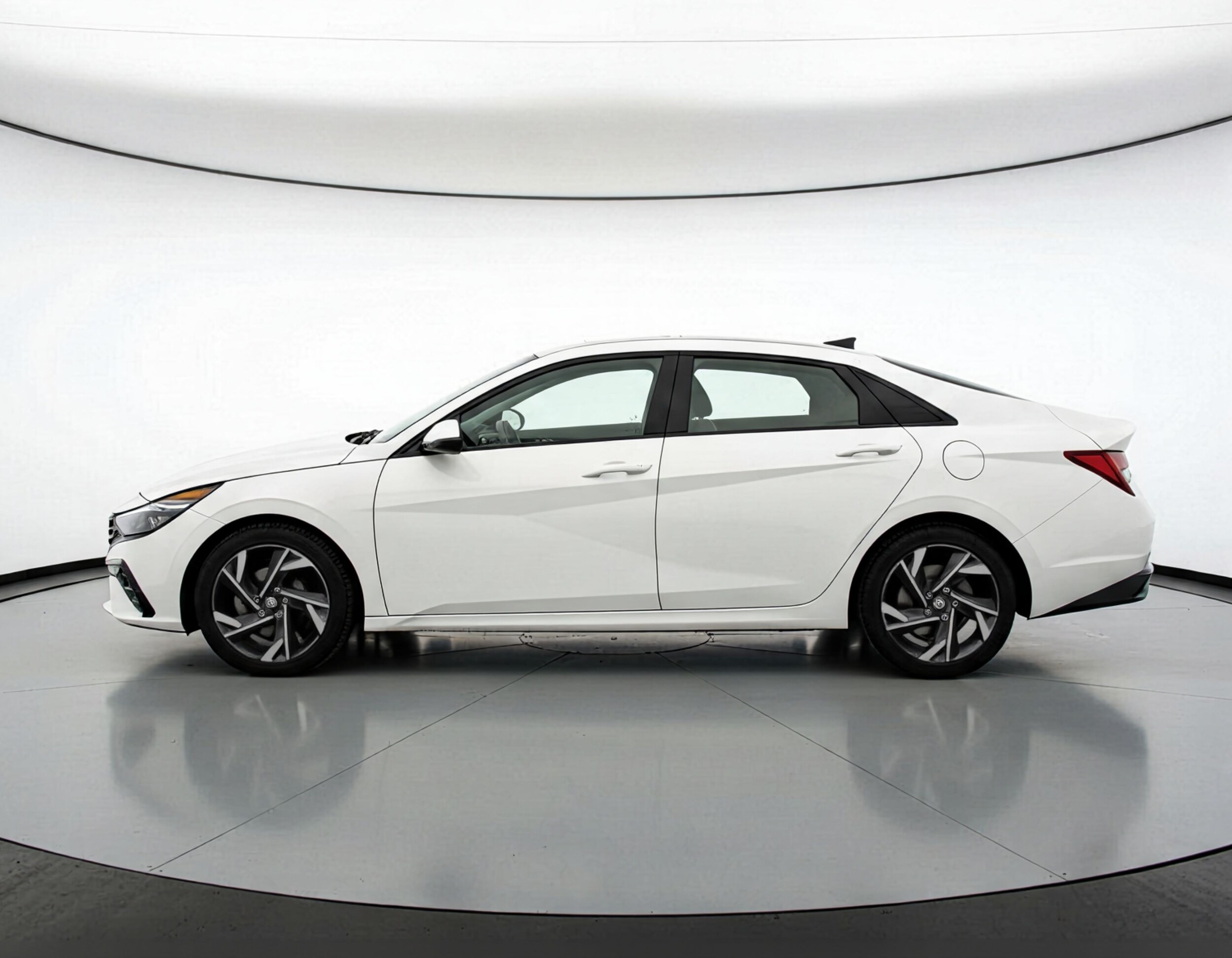 Thumbnail: 2025 Hyundai Elantra - 4