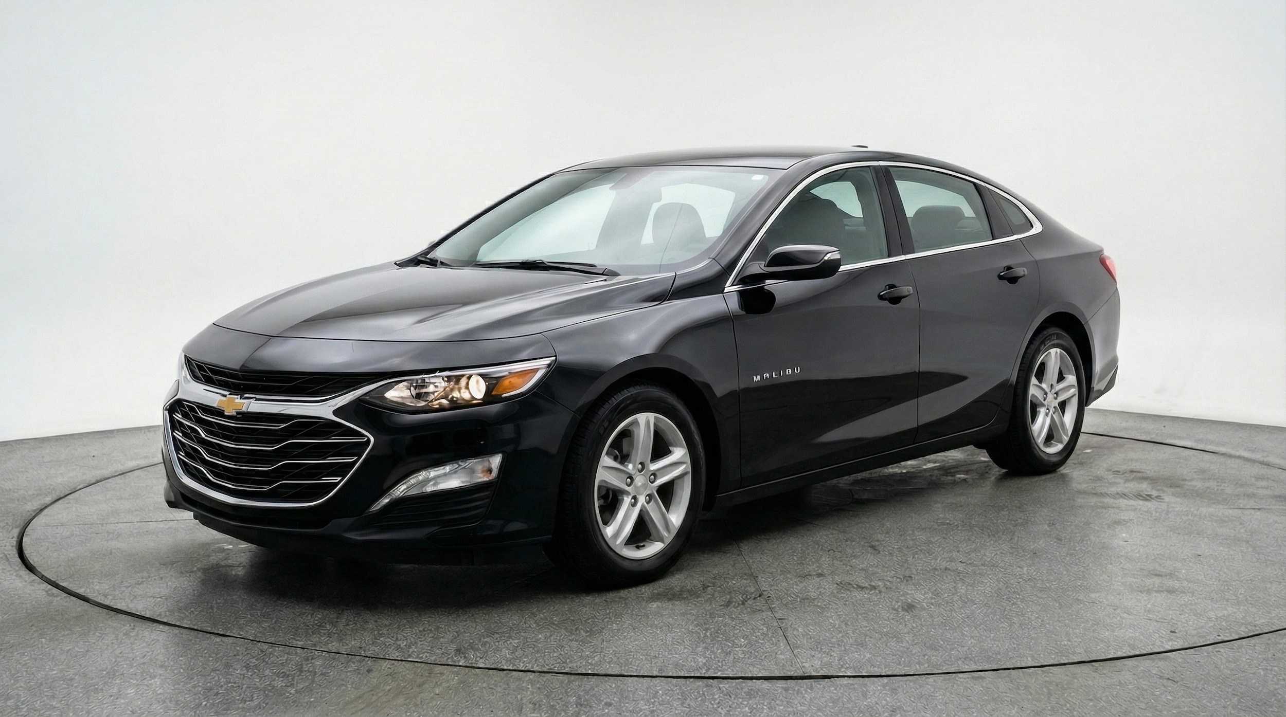 Thumbnail: 2024 Chevrolet Malibu - 3