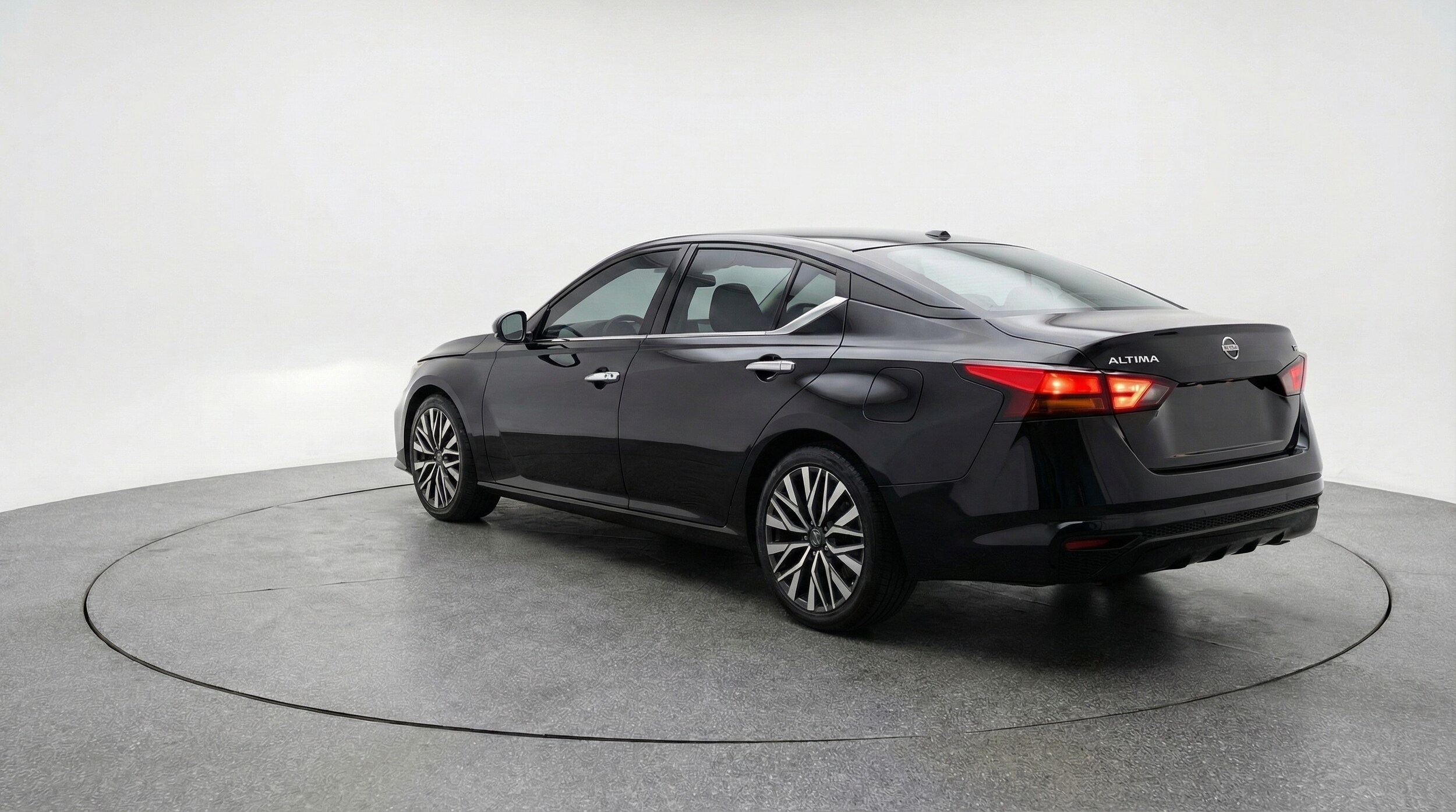 Thumbnail: 2025 Nissan Altima - 5