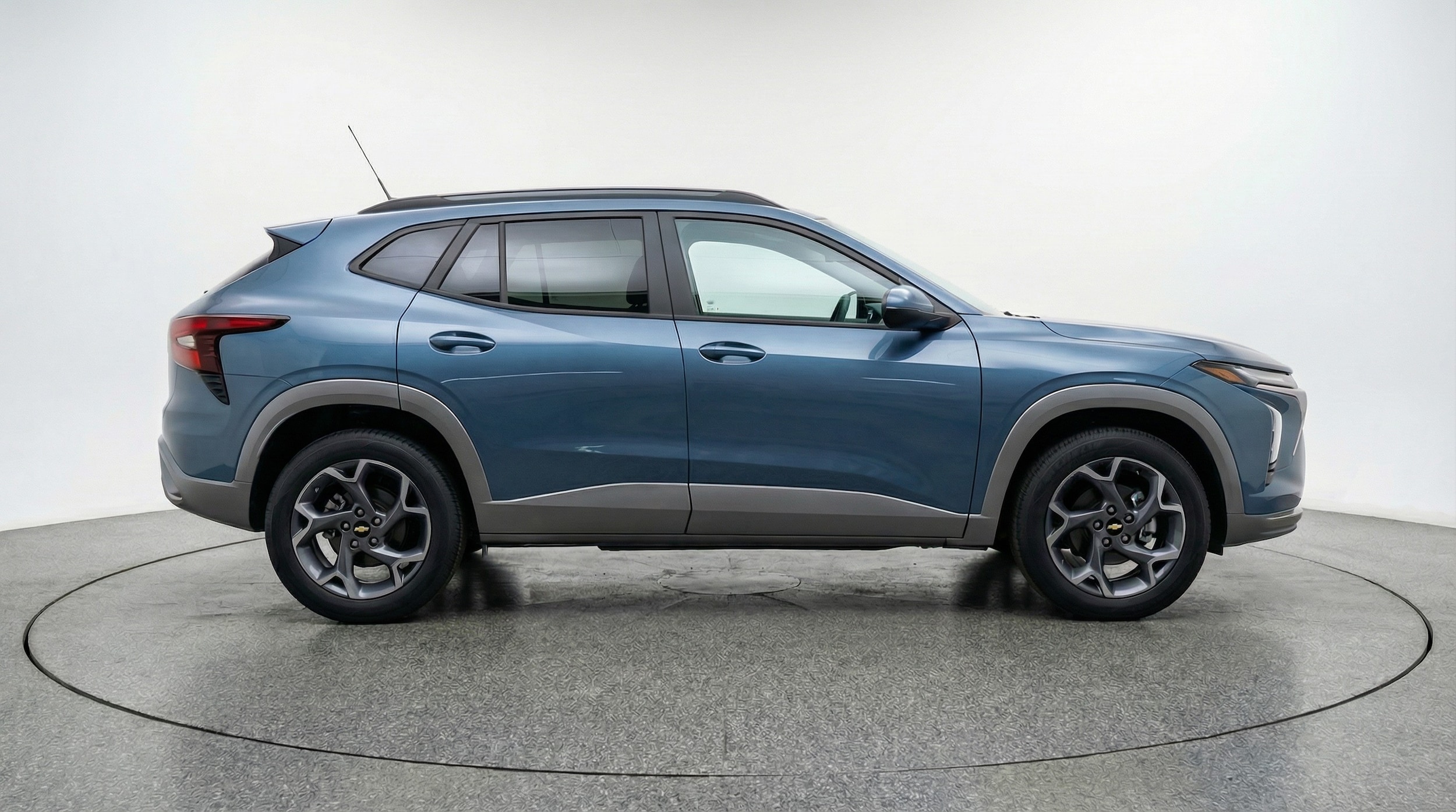 Thumbnail: 2025 Chevrolet Trax - 8