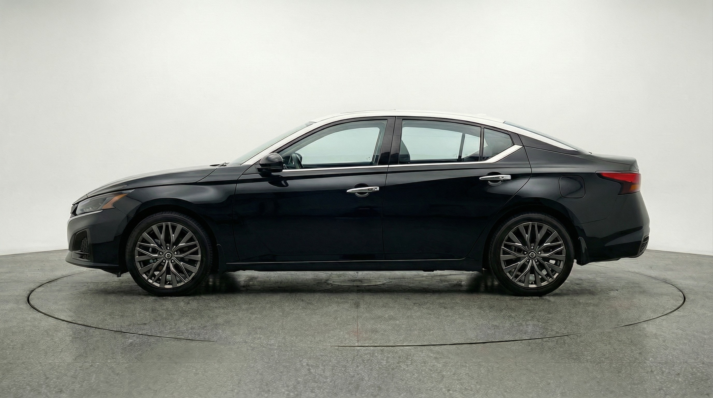 Thumbnail: 2025 Nissan Altima - 4