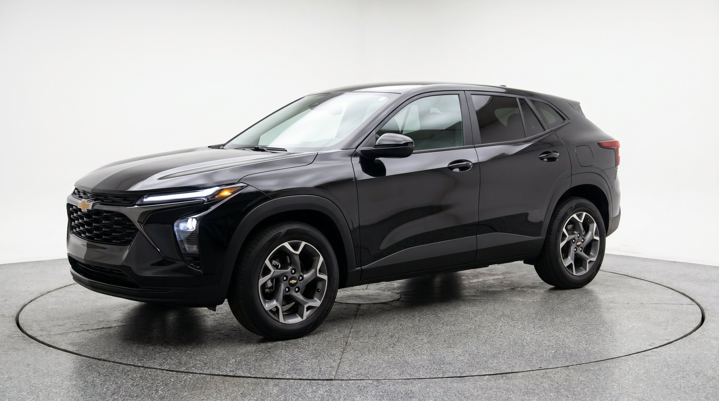 Thumbnail: 2025 Chevrolet Trax - 3