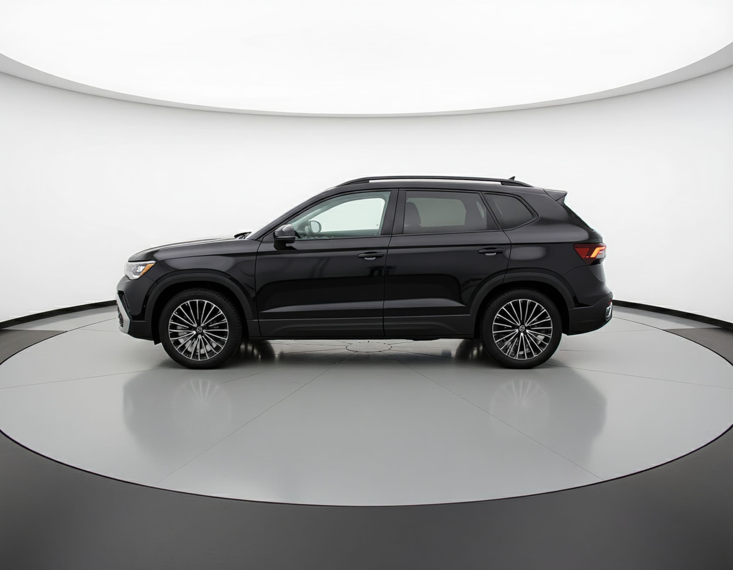 Thumbnail: 2025 Volkswagen Taos - 4