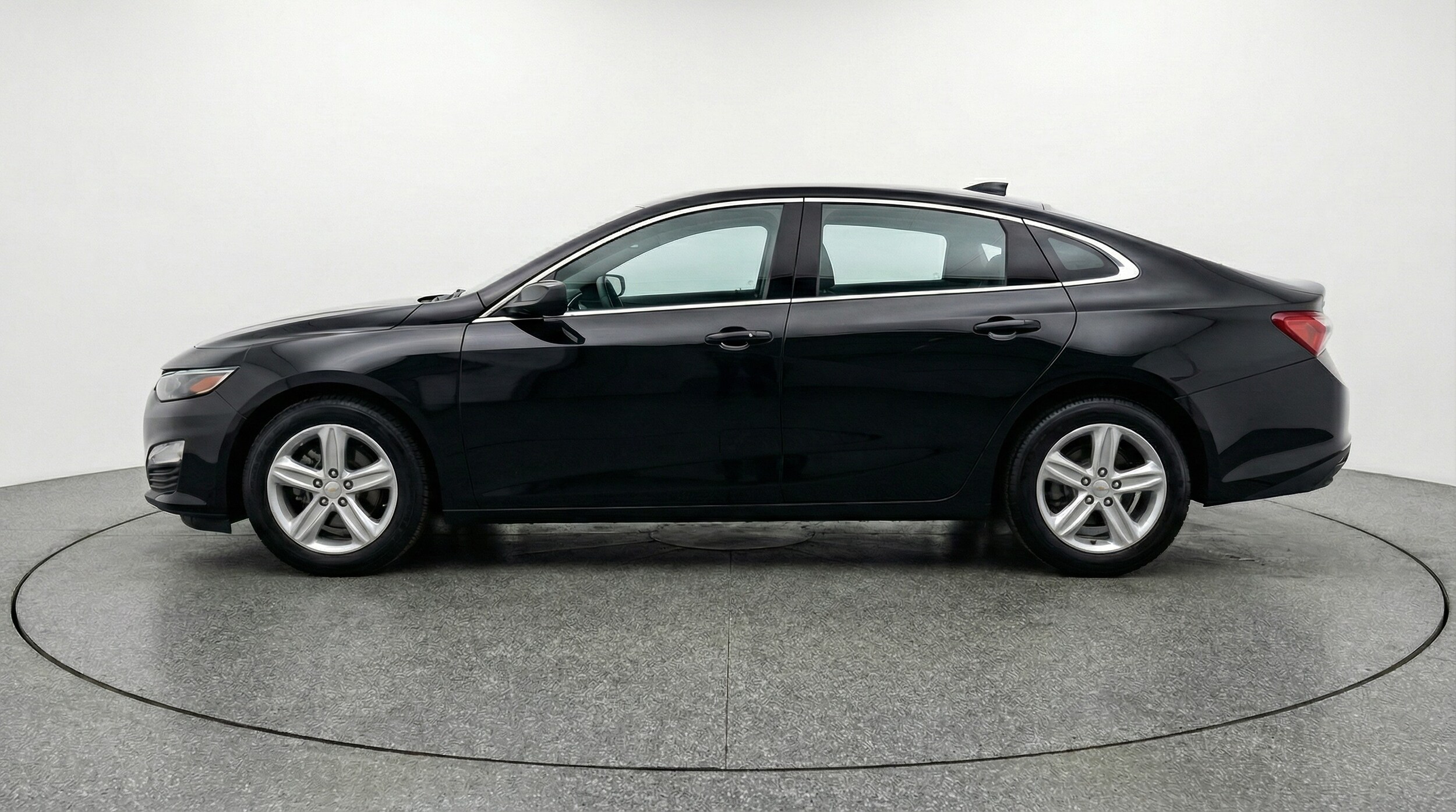 Thumbnail: 2024 Chevrolet Malibu - 4