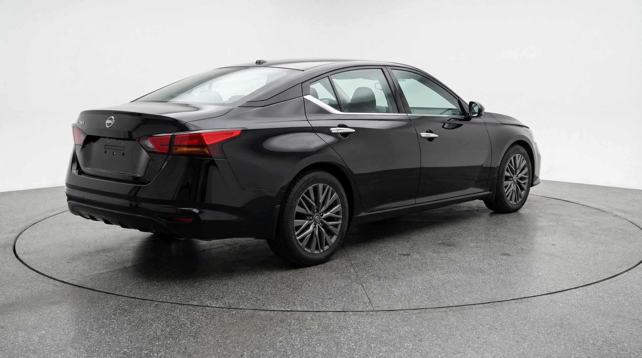 Thumbnail: 2025 Nissan Altima - 9