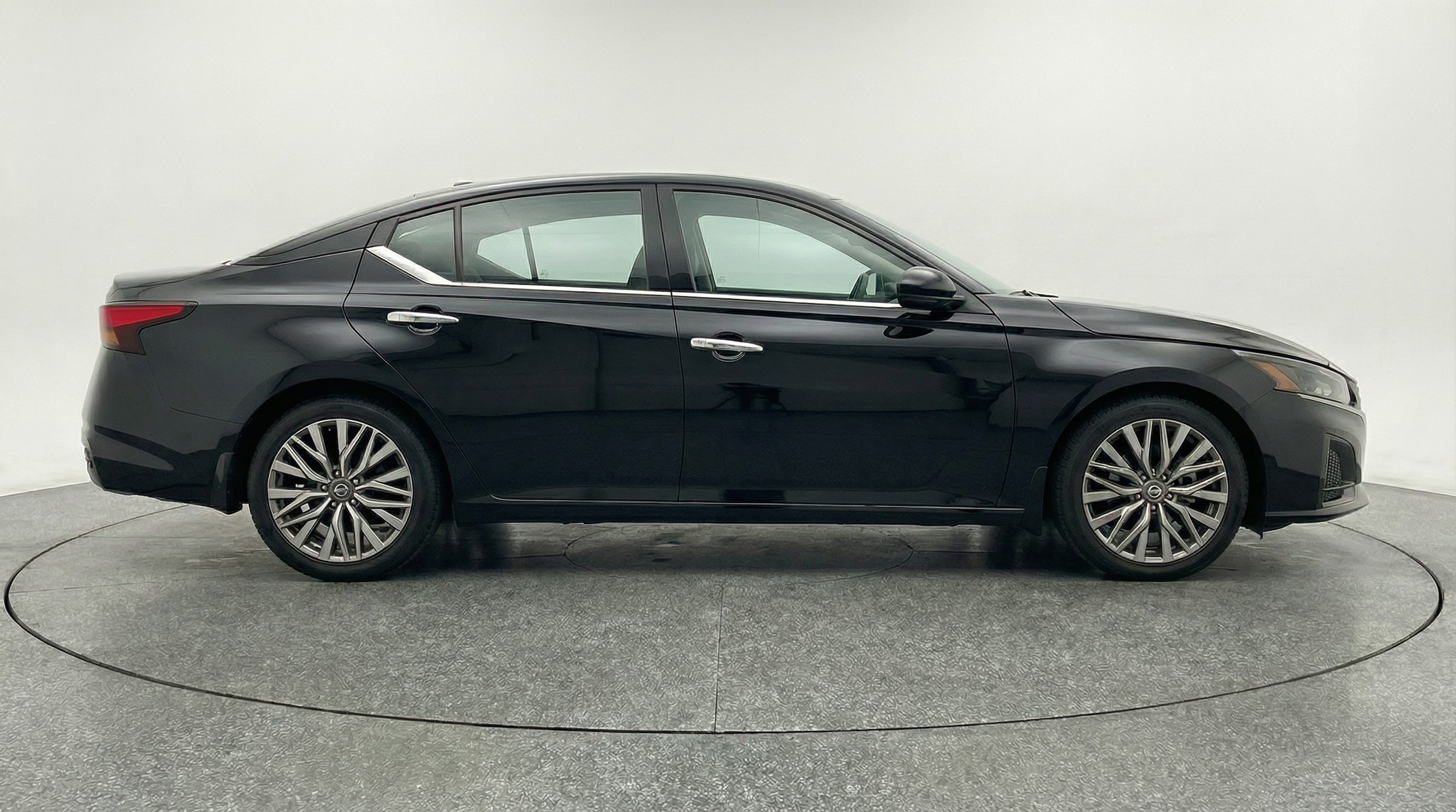 Thumbnail: 2025 Nissan Altima - 8