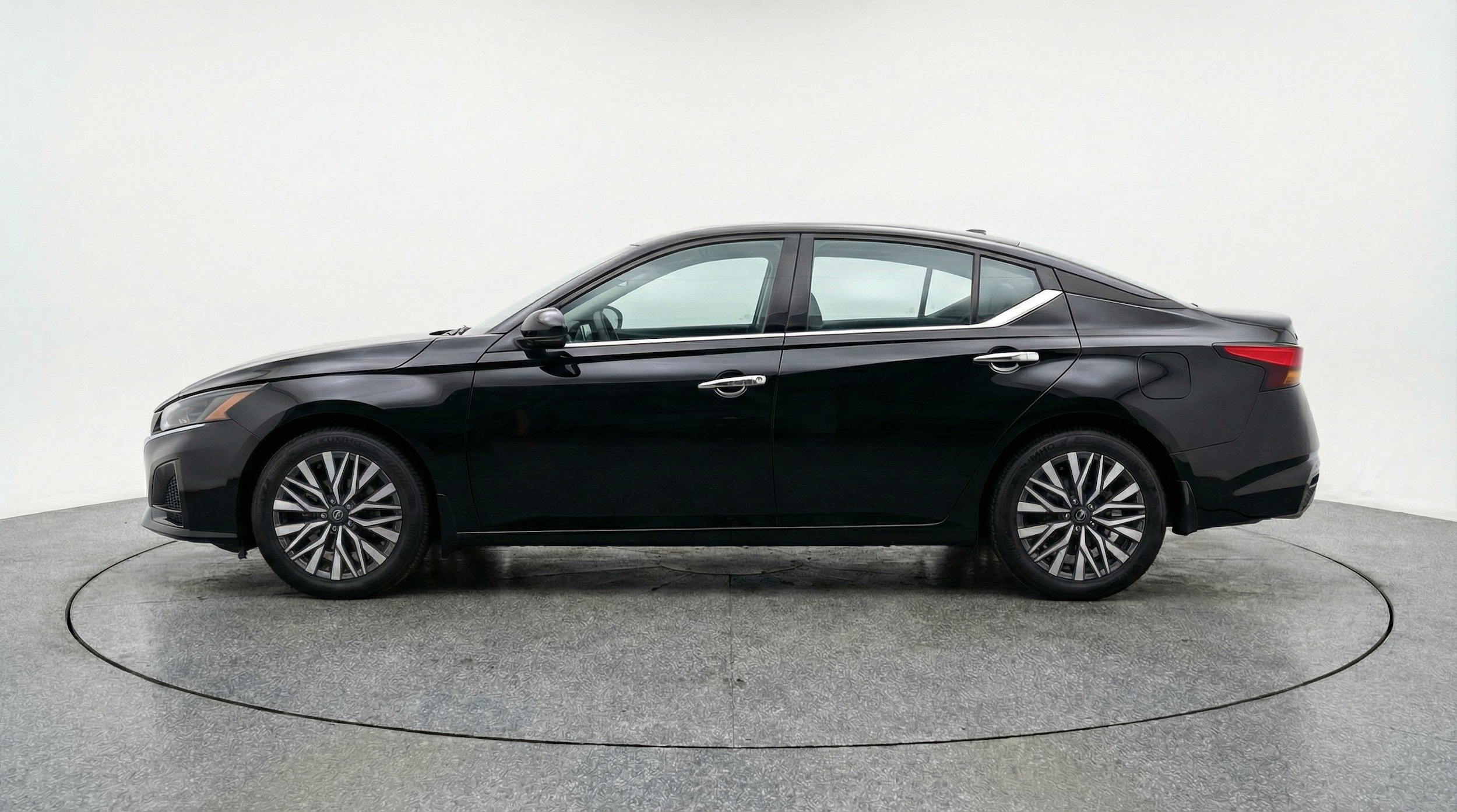 Thumbnail: 2025 Nissan Altima - 4