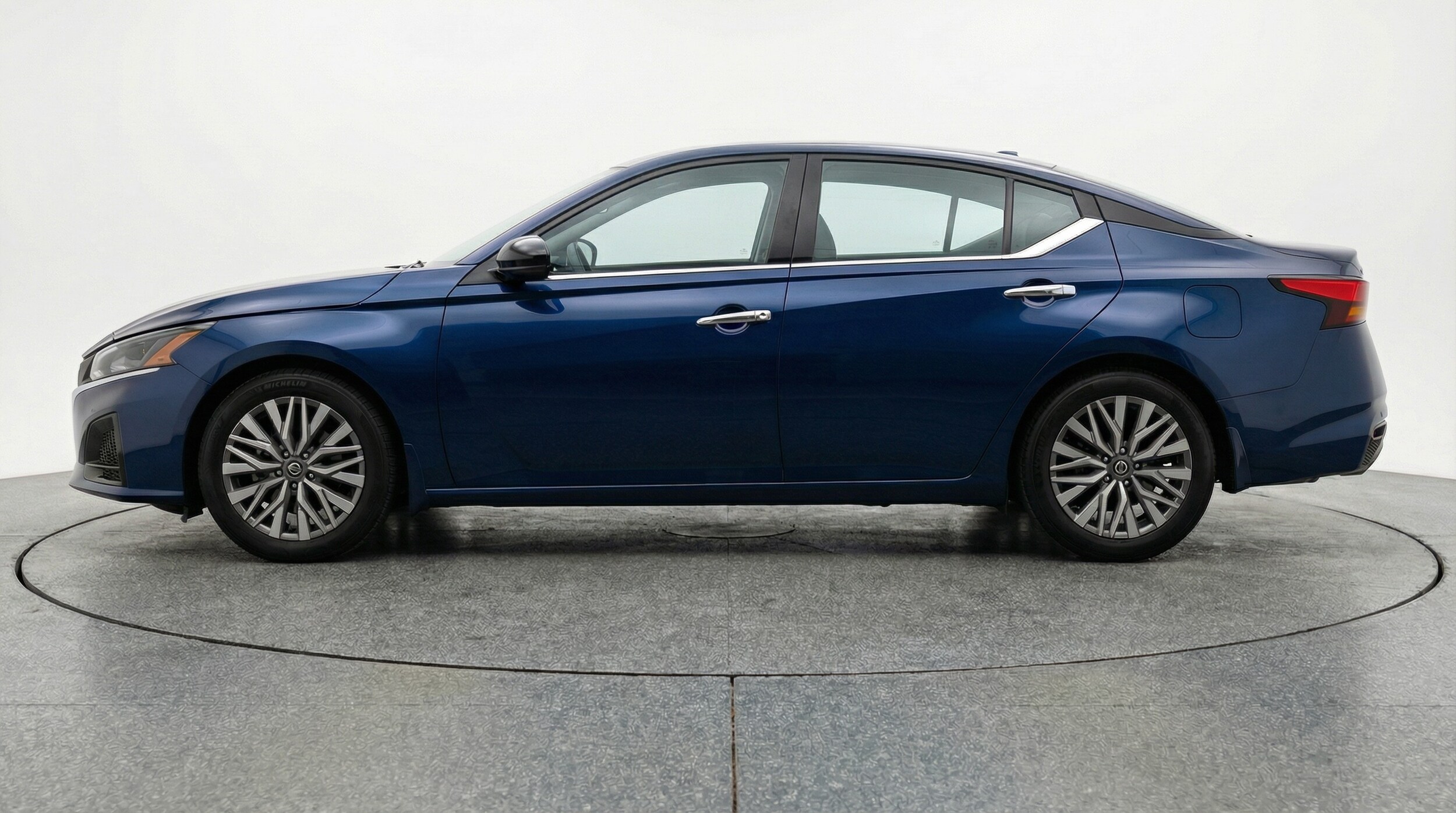 Thumbnail: 2025 Nissan Altima - 4