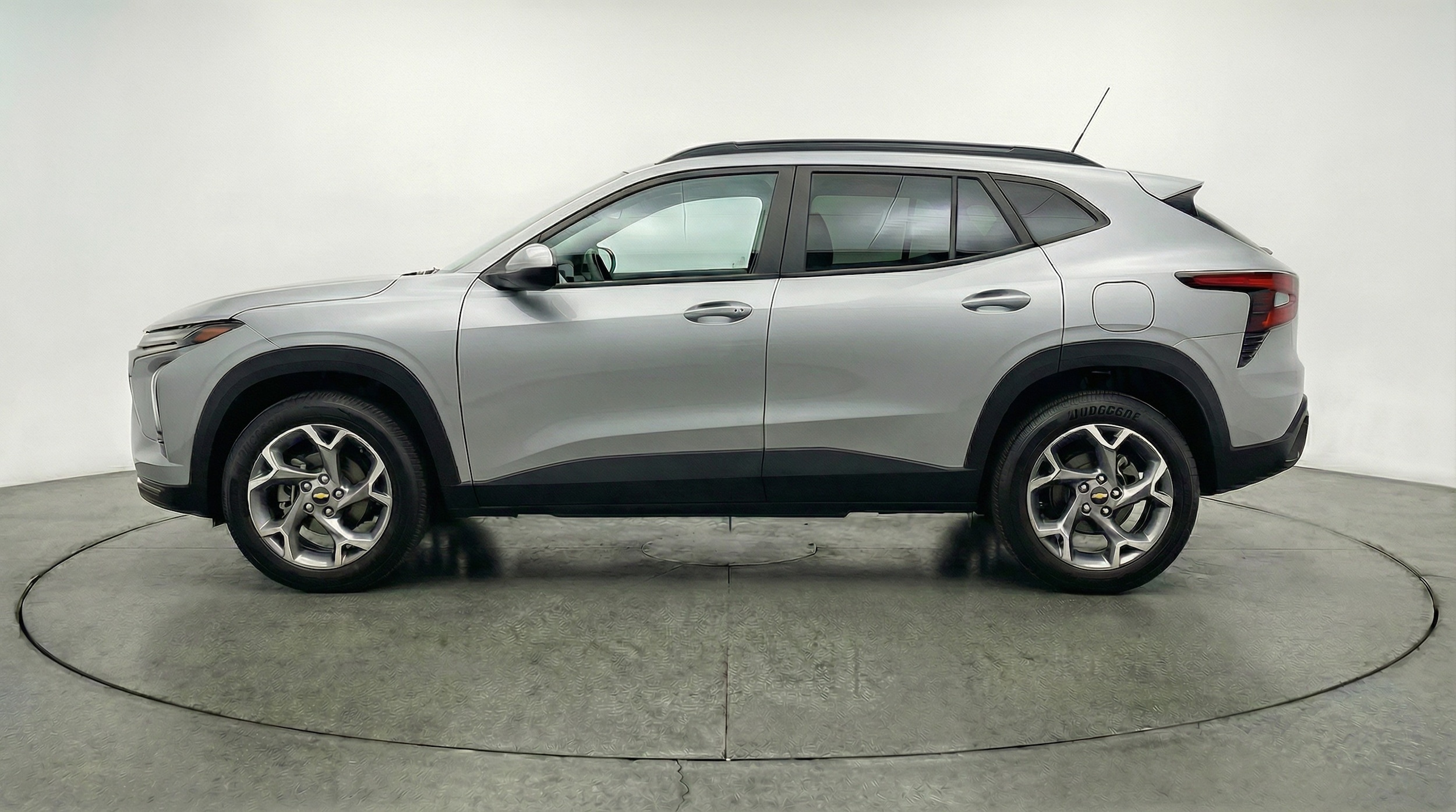 Thumbnail: 2025 Chevrolet Trax - 4