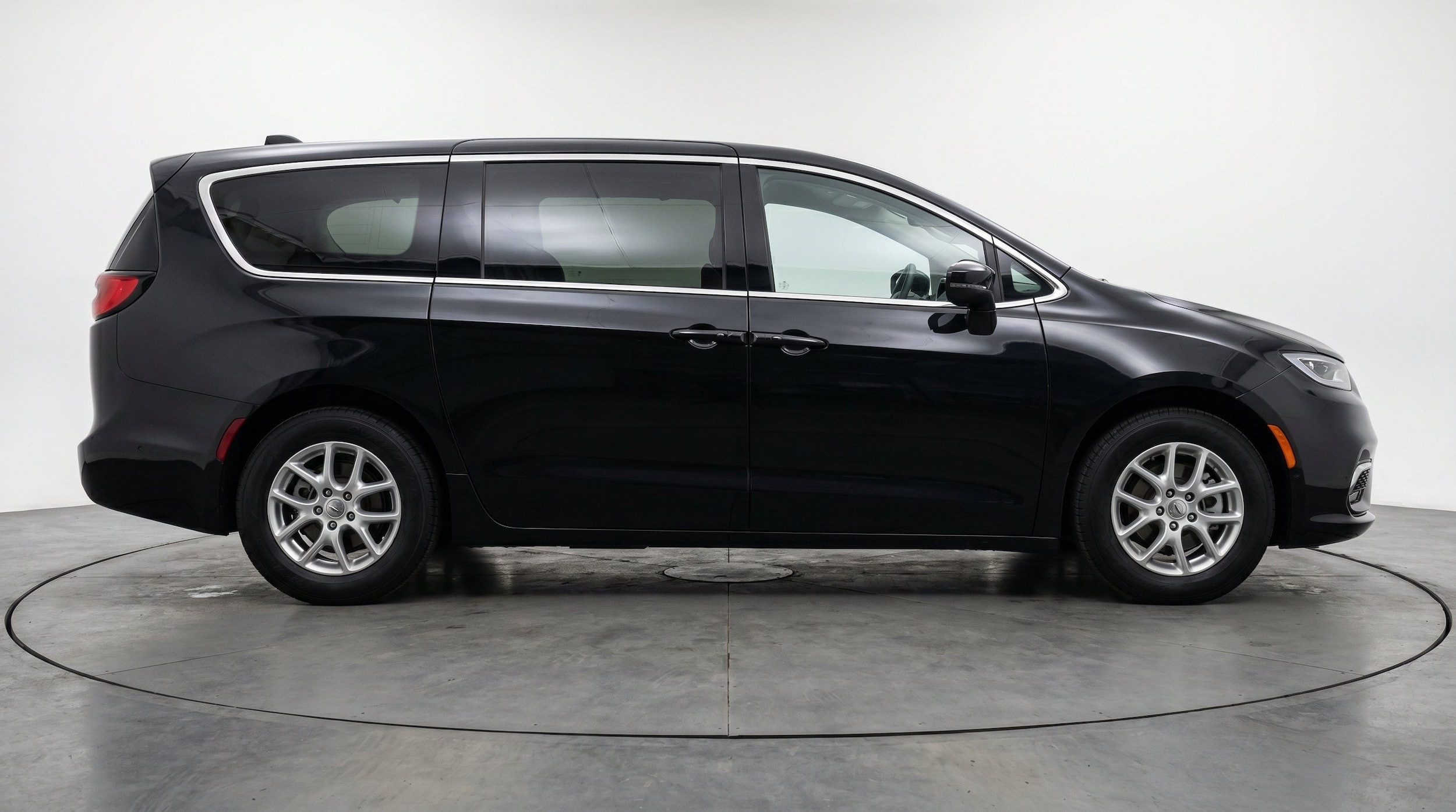 Thumbnail: 2024 Chrysler Voyager - 11