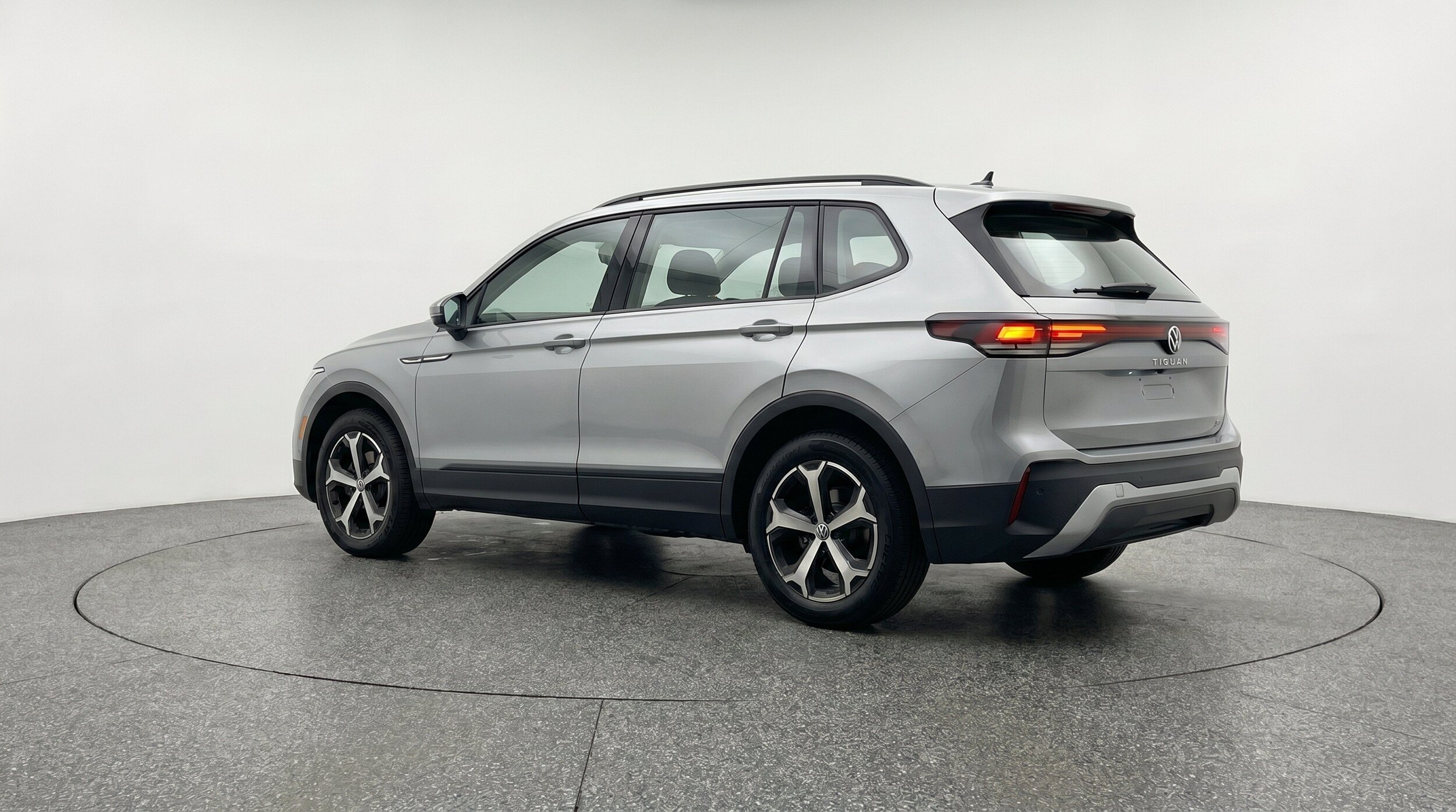 Thumbnail: 2026 Volkswagen Tiguan - 6