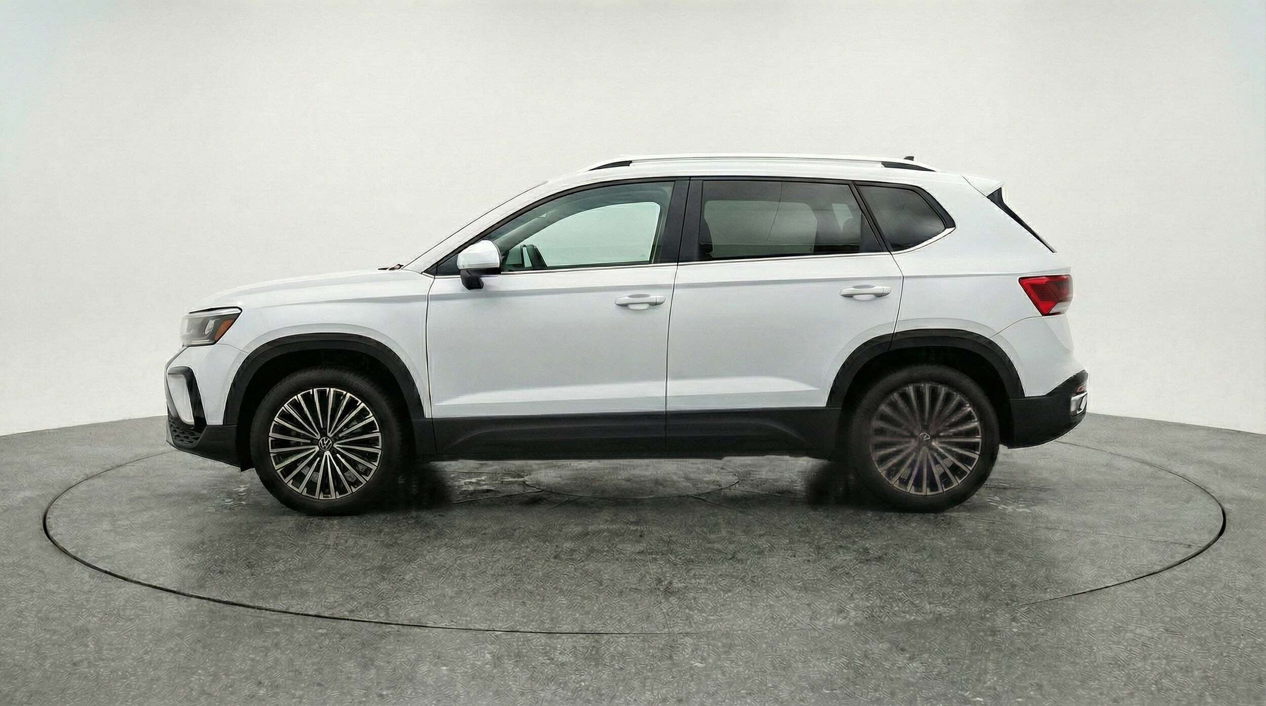 Thumbnail: 2025 Volkswagen Taos - 4