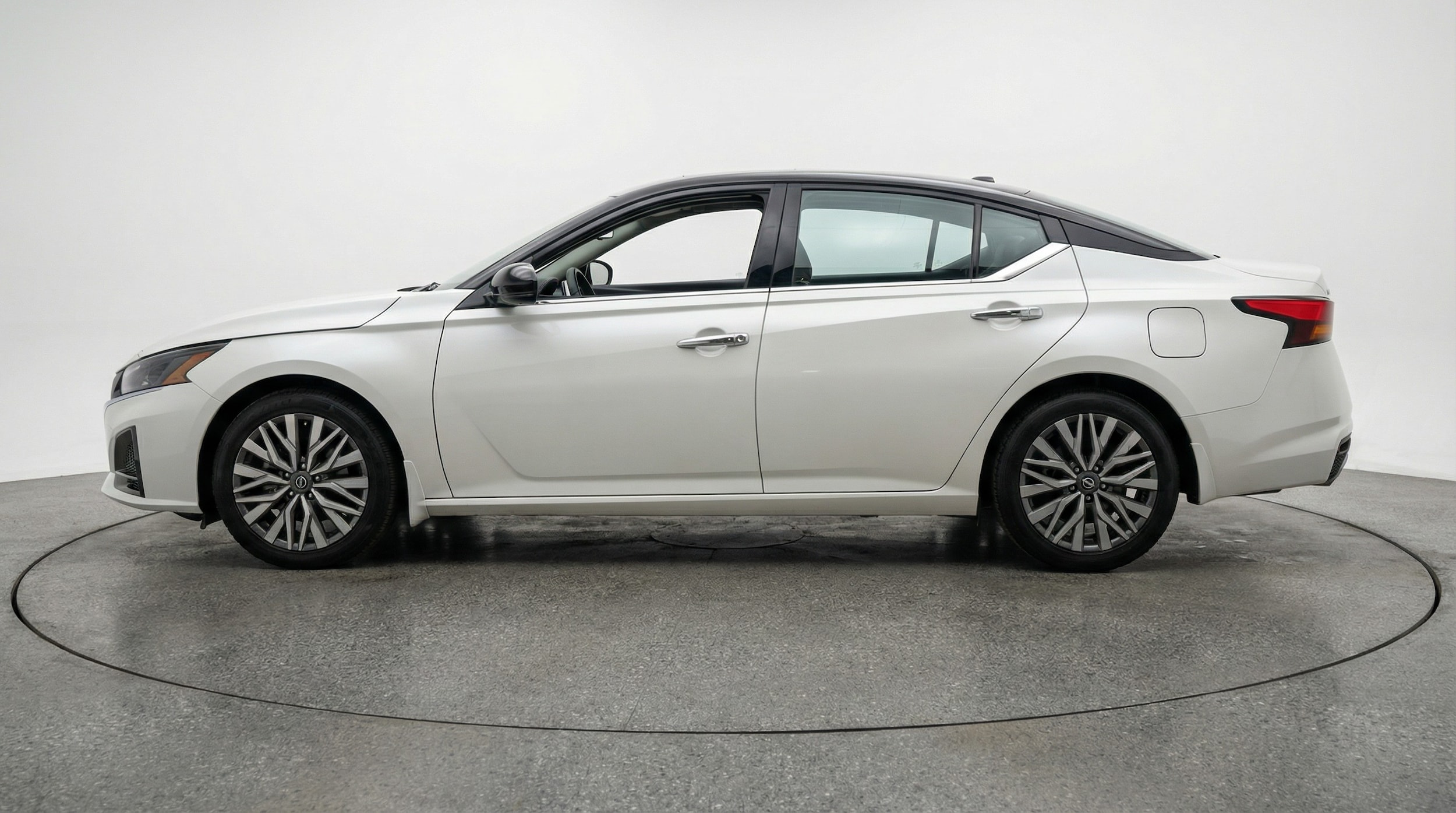 Thumbnail: 2025 Nissan Altima - 4