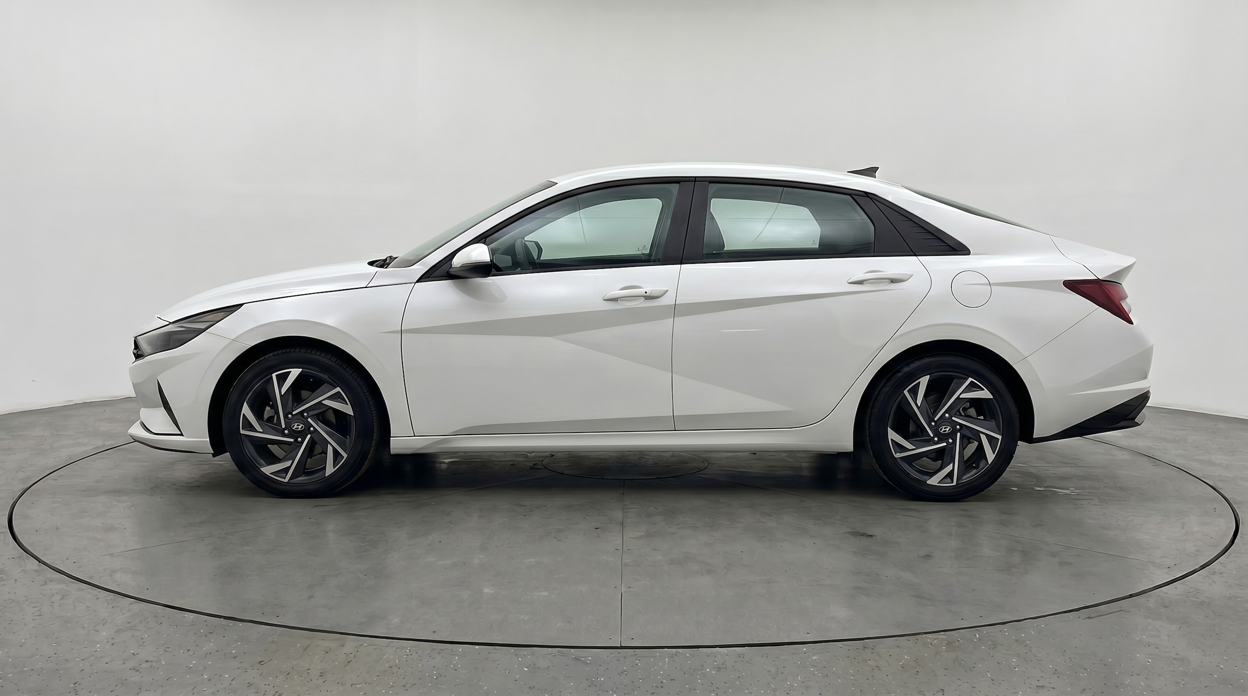 Thumbnail: 2025 Hyundai Elantra - 4