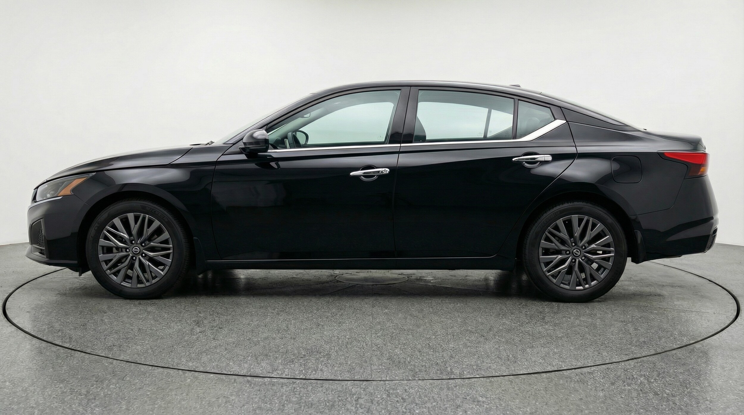 Thumbnail: 2025 Nissan Altima - 4