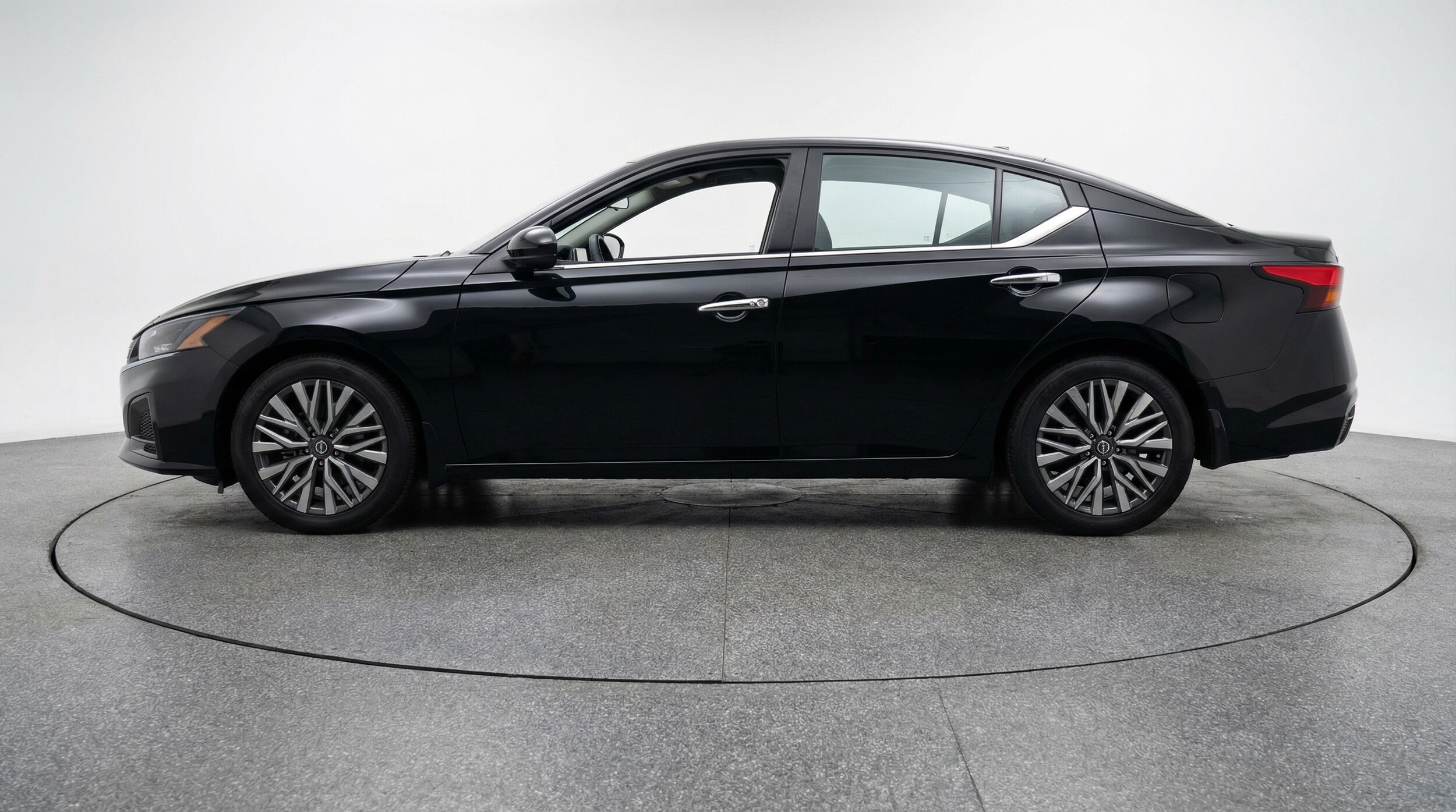 Thumbnail: 2025 Nissan Altima - 4