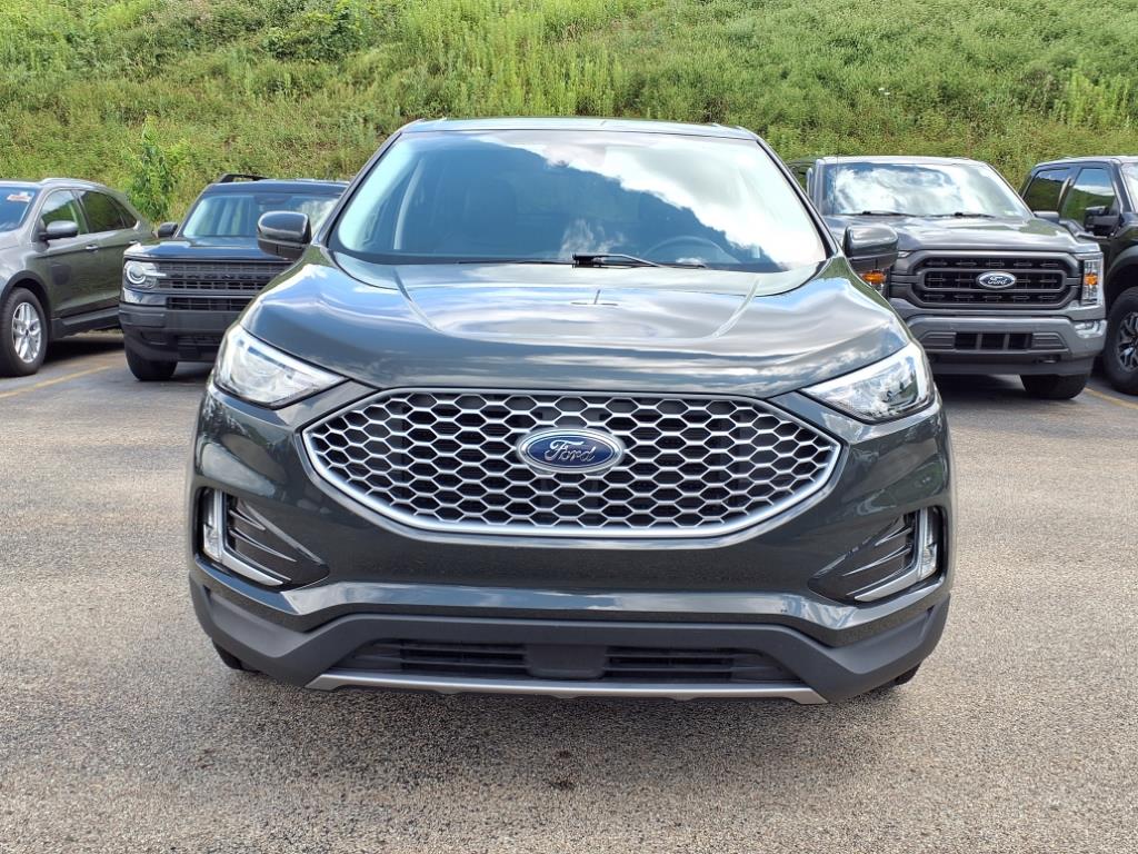 2024 Ford Edge SEL photo 2