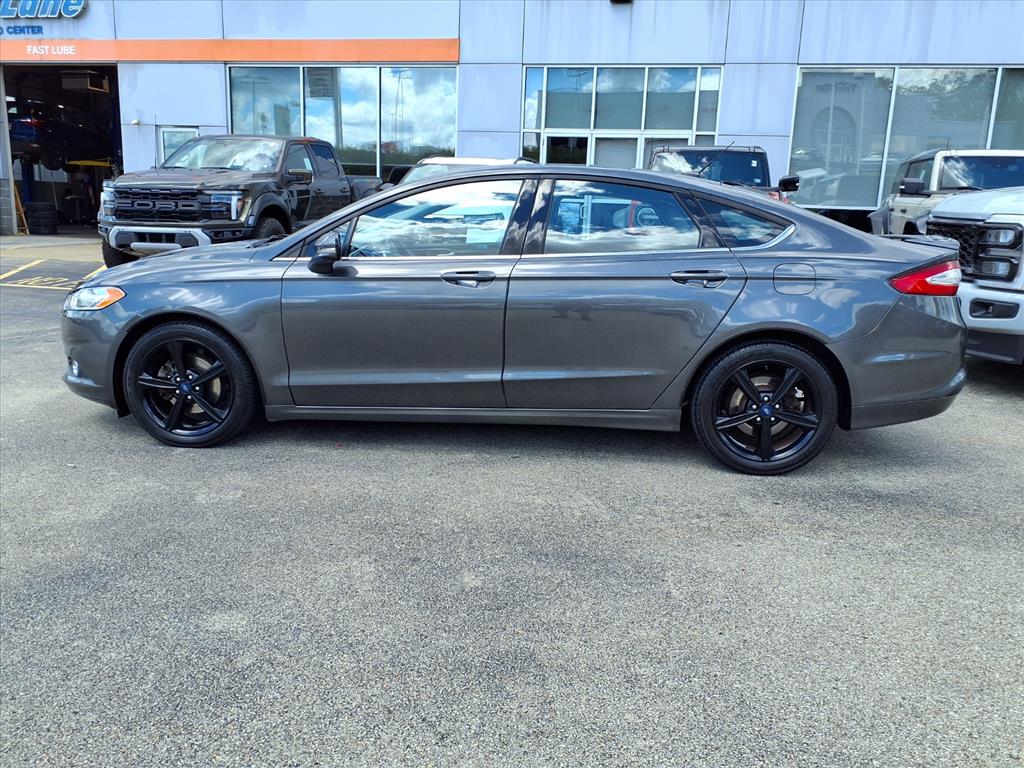 2016 Ford Fusion SE photo 4