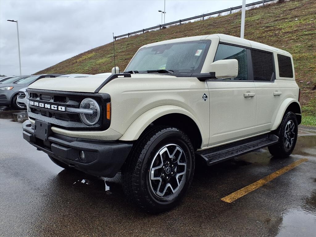 Certified 2025 Ford Bronco Outer Banks SUV