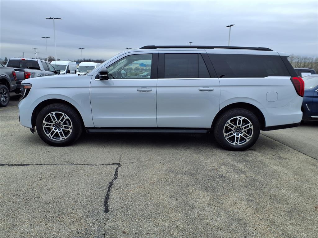 2025 Ford Expedition MAX photo 3