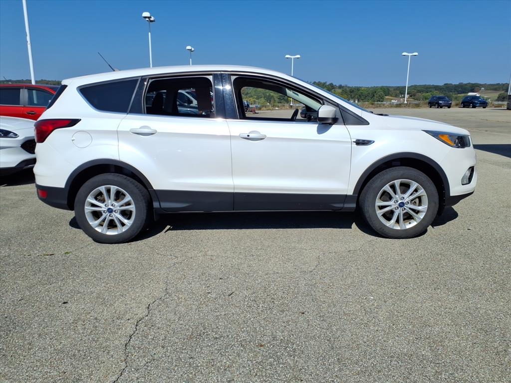 2019 Ford Escape SE photo 2