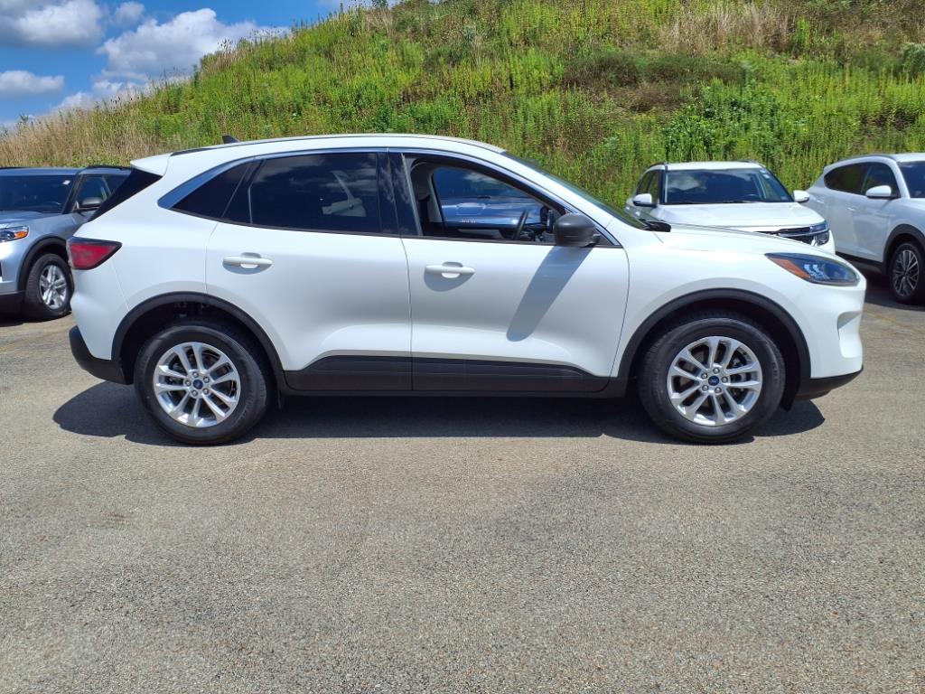 2022 Ford Escape Hybrid SE photo 2