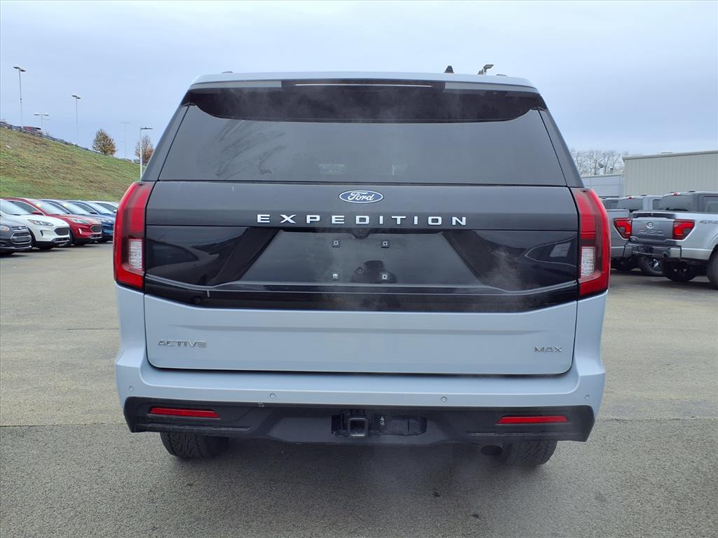 2025 Ford Expedition MAX photo 4