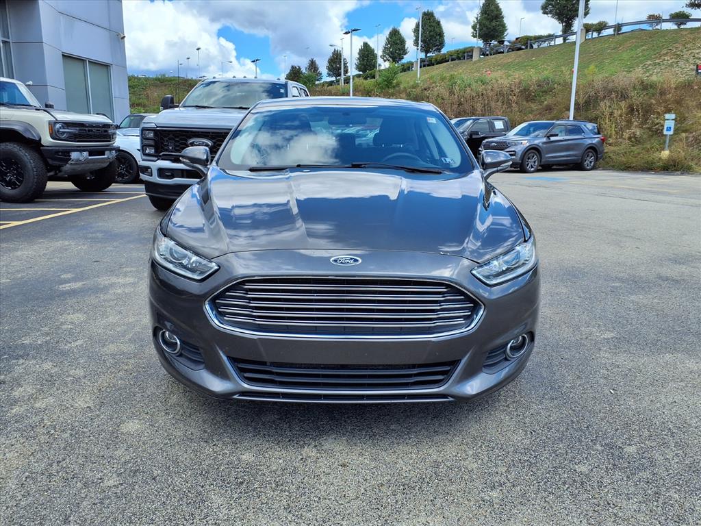2016 Ford Fusion SE photo 2