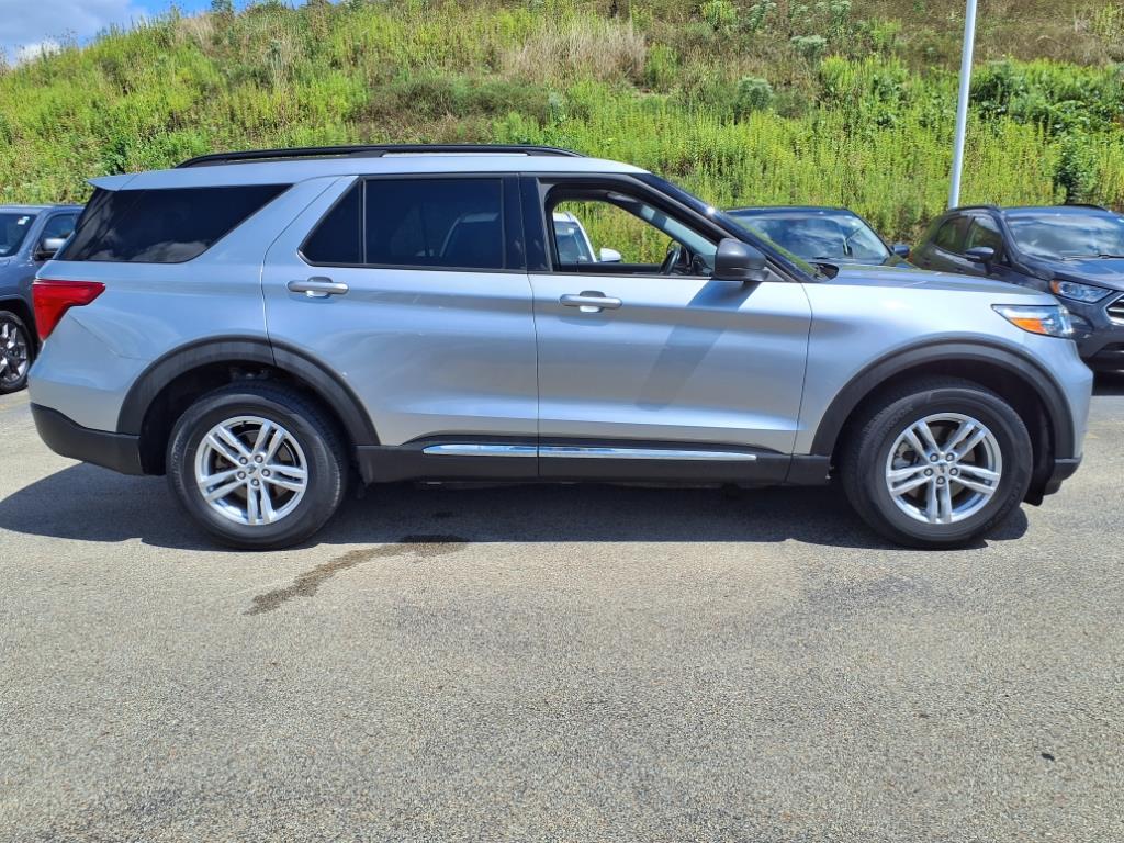 2022 Ford Explorer XLT photo 2