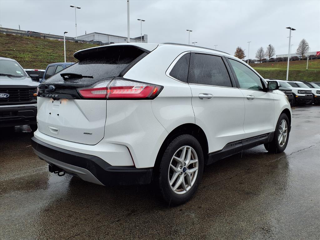 2022 Ford Edge SEL photo 3