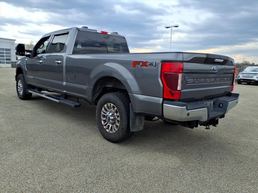 2022 Ford F-350 XLT photo 3