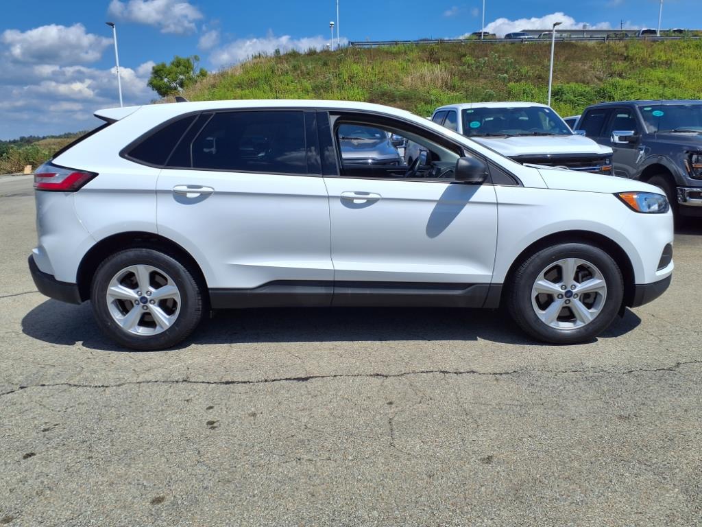 2022 Ford Edge SE photo 2