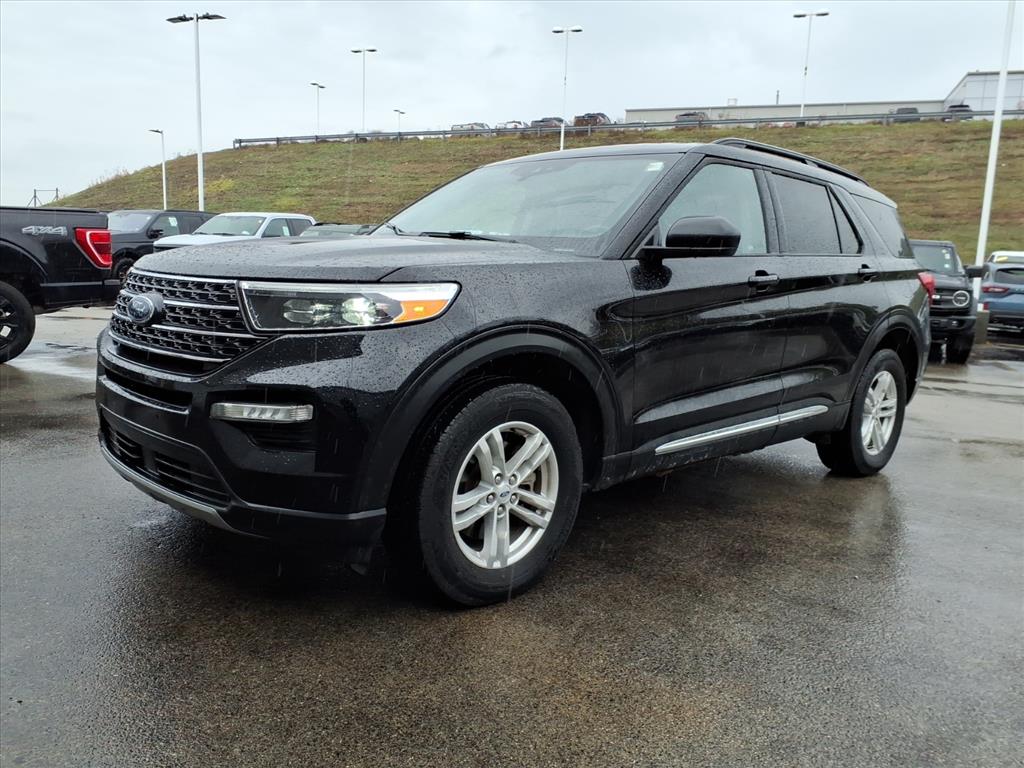 2023 Ford Explorer XLT photo 2