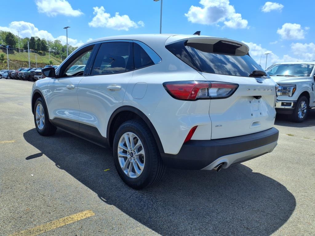 2022 Ford Escape Hybrid SE photo 4