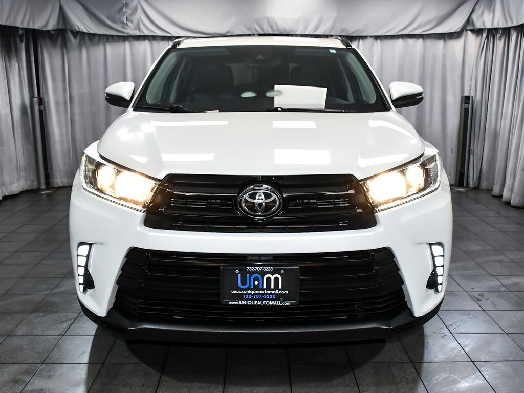 Used 2019 Toyota Highlander SE V6 SUV
