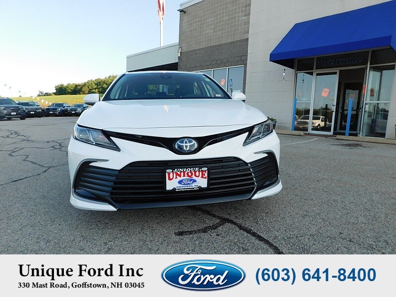 2021 Toyota Camry Hybrid LE photo 3